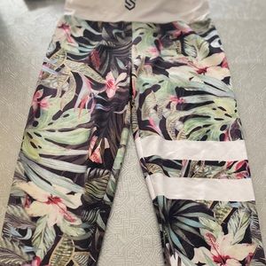 Stronger workout set. Sports bra and pants.